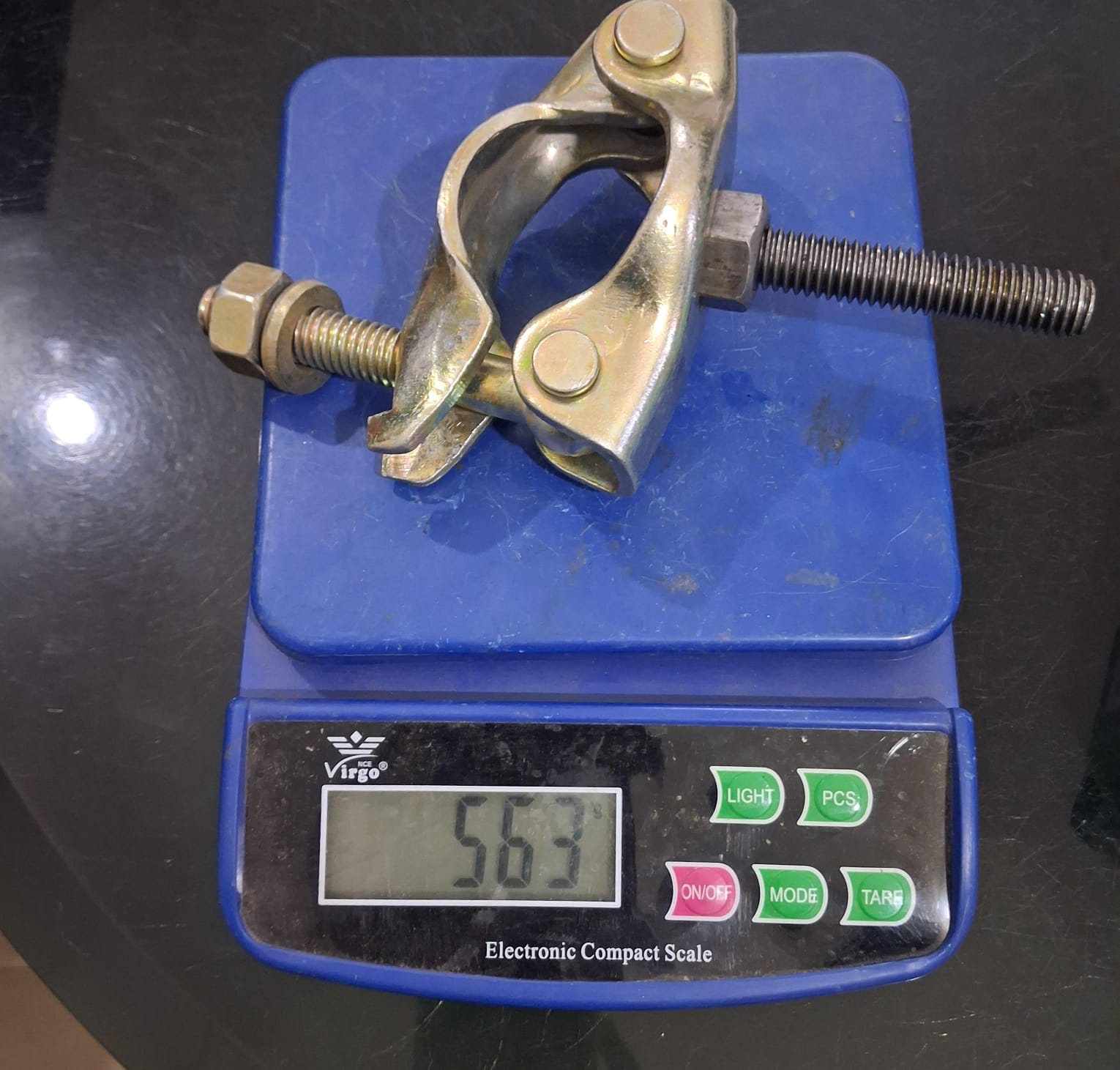 Golden finish half coupler with toggle bolt weighing 563gm for scaffolding tubes