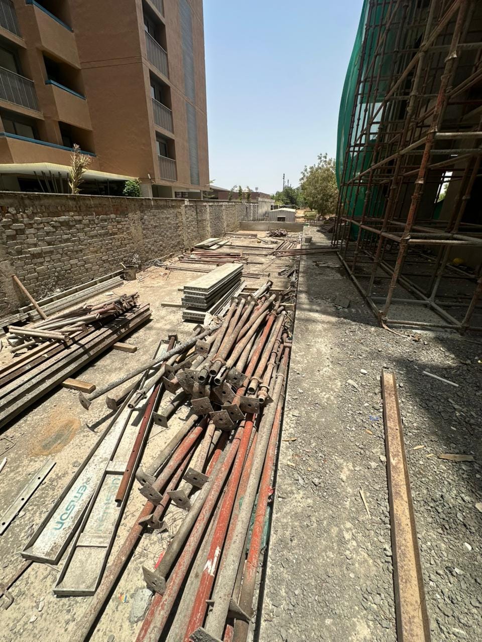 AMCO scaffolding system installed around a residential building in Gujarat