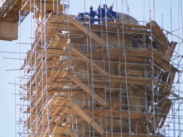 Steel scaffolding working platform for monument construction
